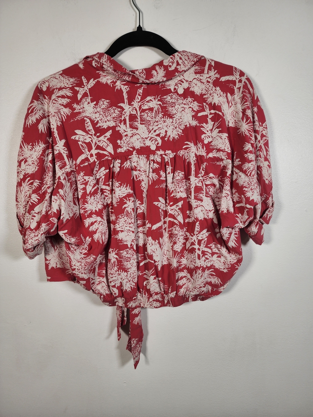 American Eagle Outfitters Red Tropical Tie-Front Button Shirt Size Large - Picture 3 of 7